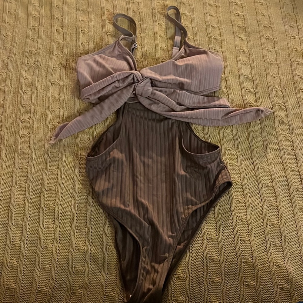 SHEIN SIZE S CUTOUT ONE PEICE.